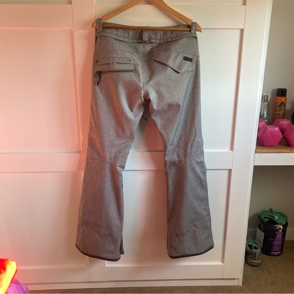 Volcom women’s snowboarding pants - Picture 3 of 4